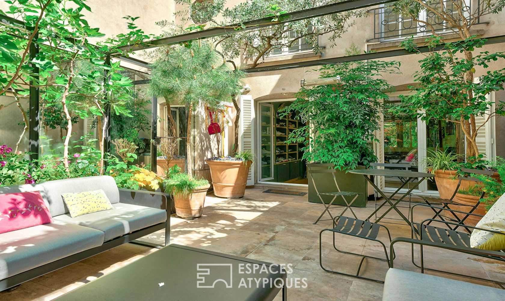 Duplex in a private hotel