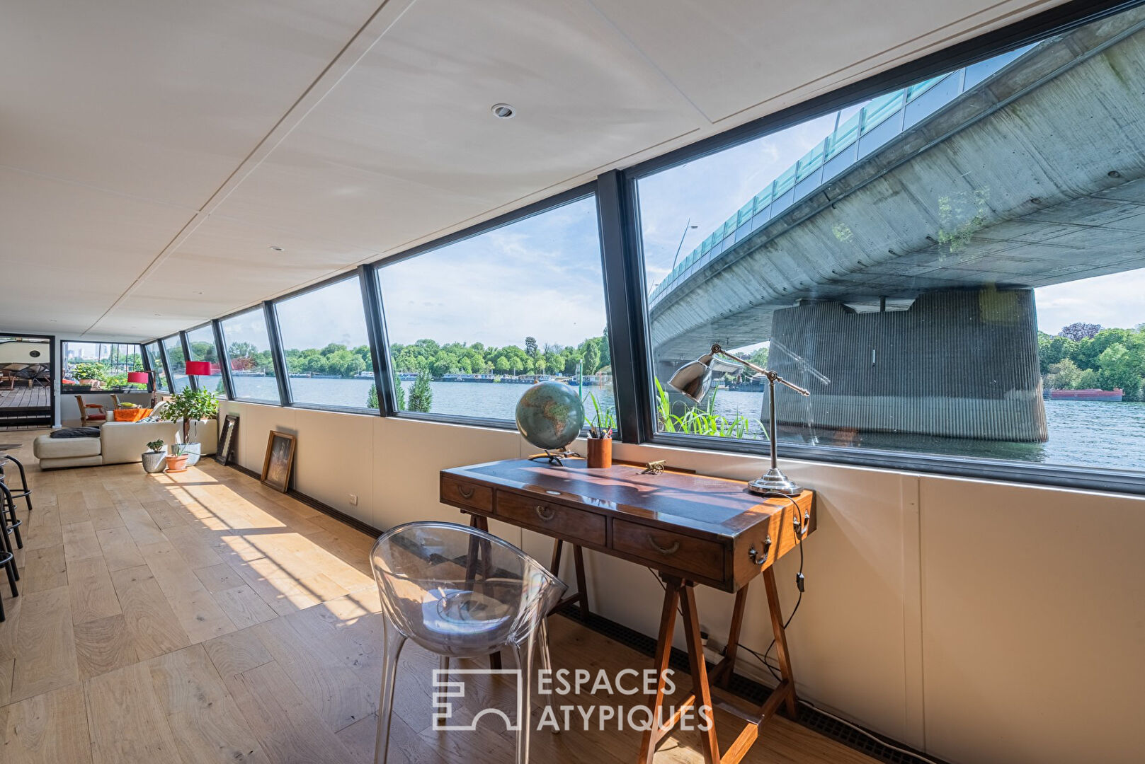 Barge with view on the seine at the gates of Paris