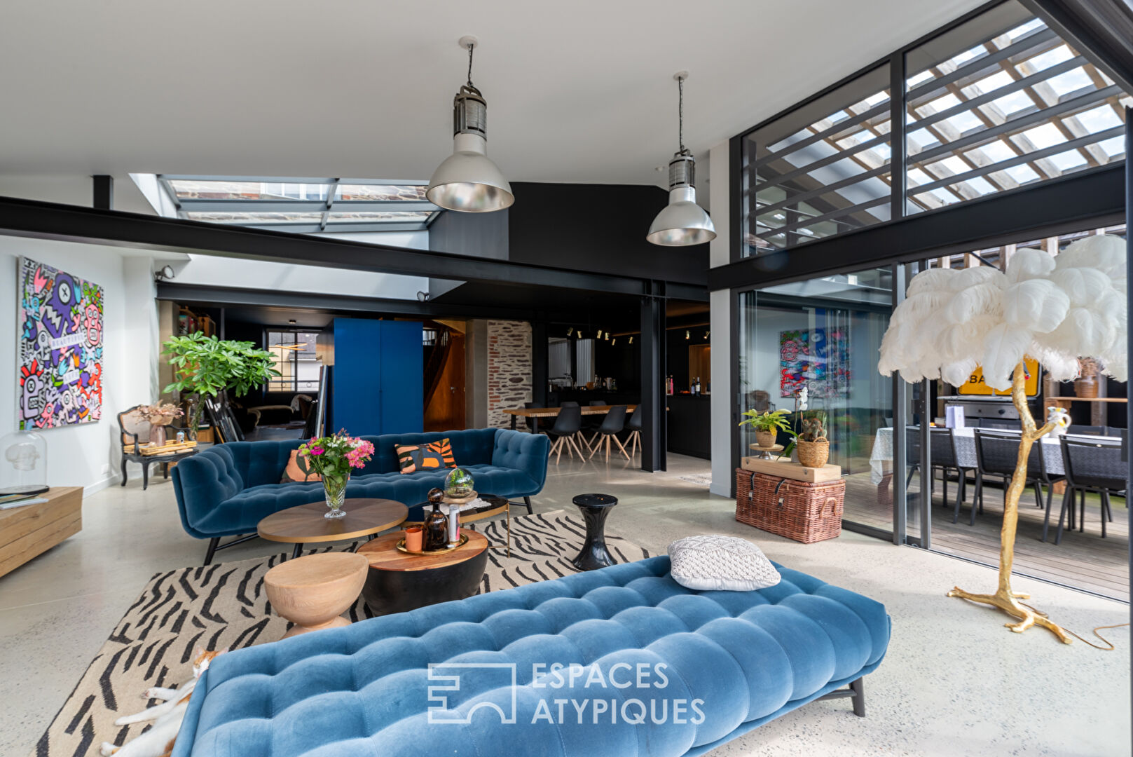 Contemporary townhouse with swimming pool and garden