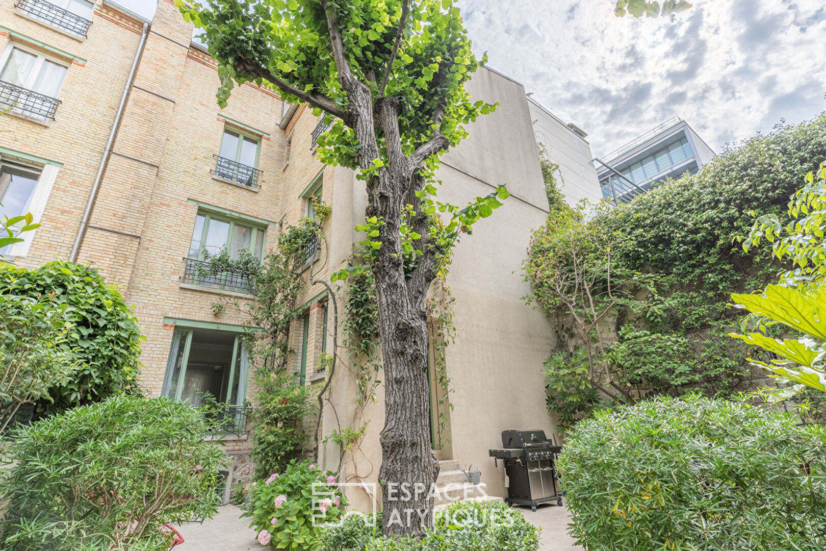 Old house in Paris