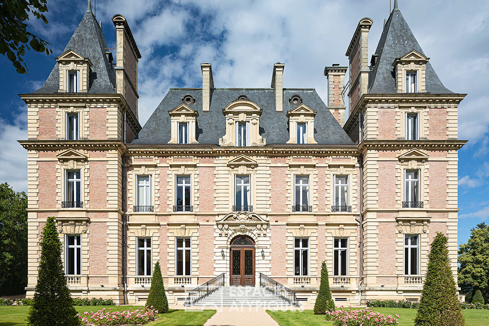 An exceptional romantic estate