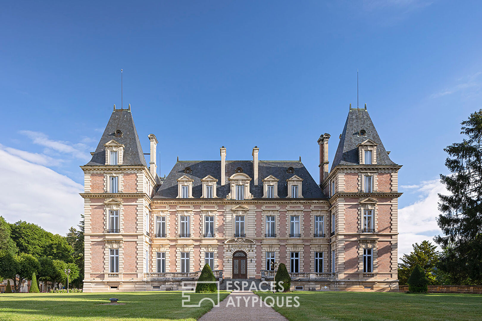 An exceptional romantic estate