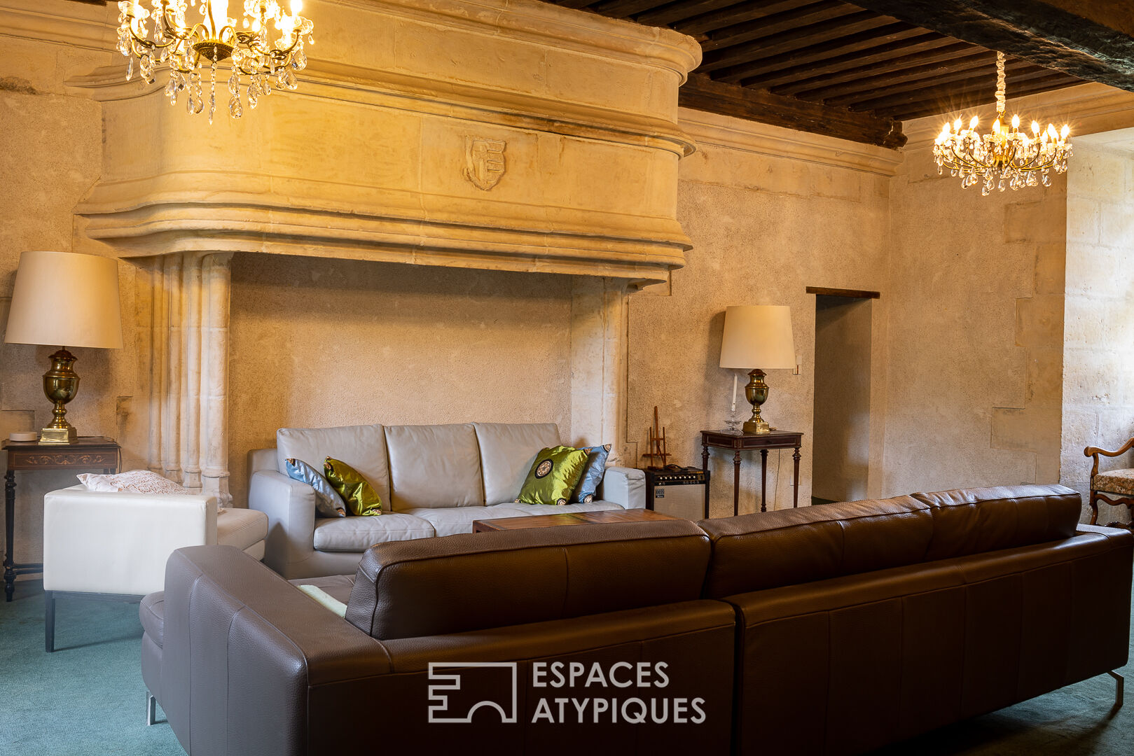 Château moyen-âge avec charme renaissance