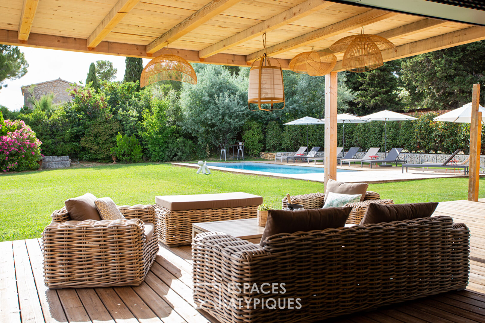 Contemporary eco-responsible wooden frame house