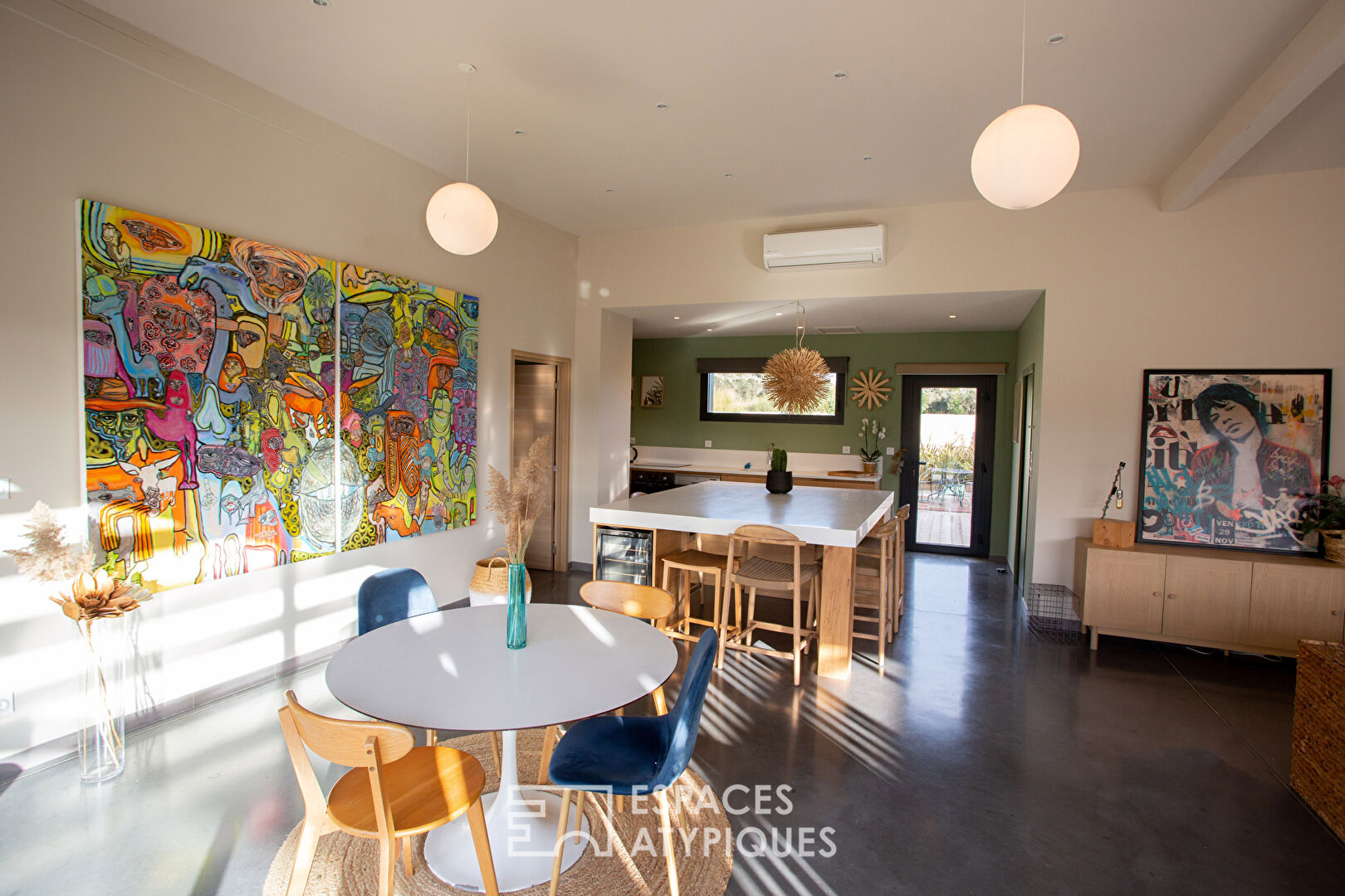 Contemporary eco-responsible wooden frame house