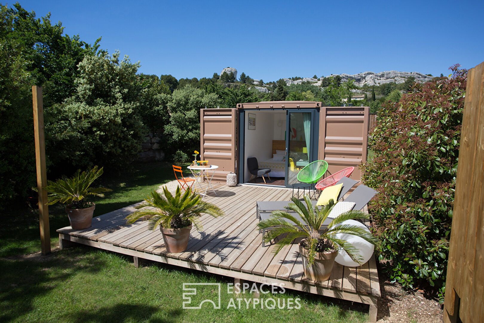 Contemporary eco-responsible wooden frame house