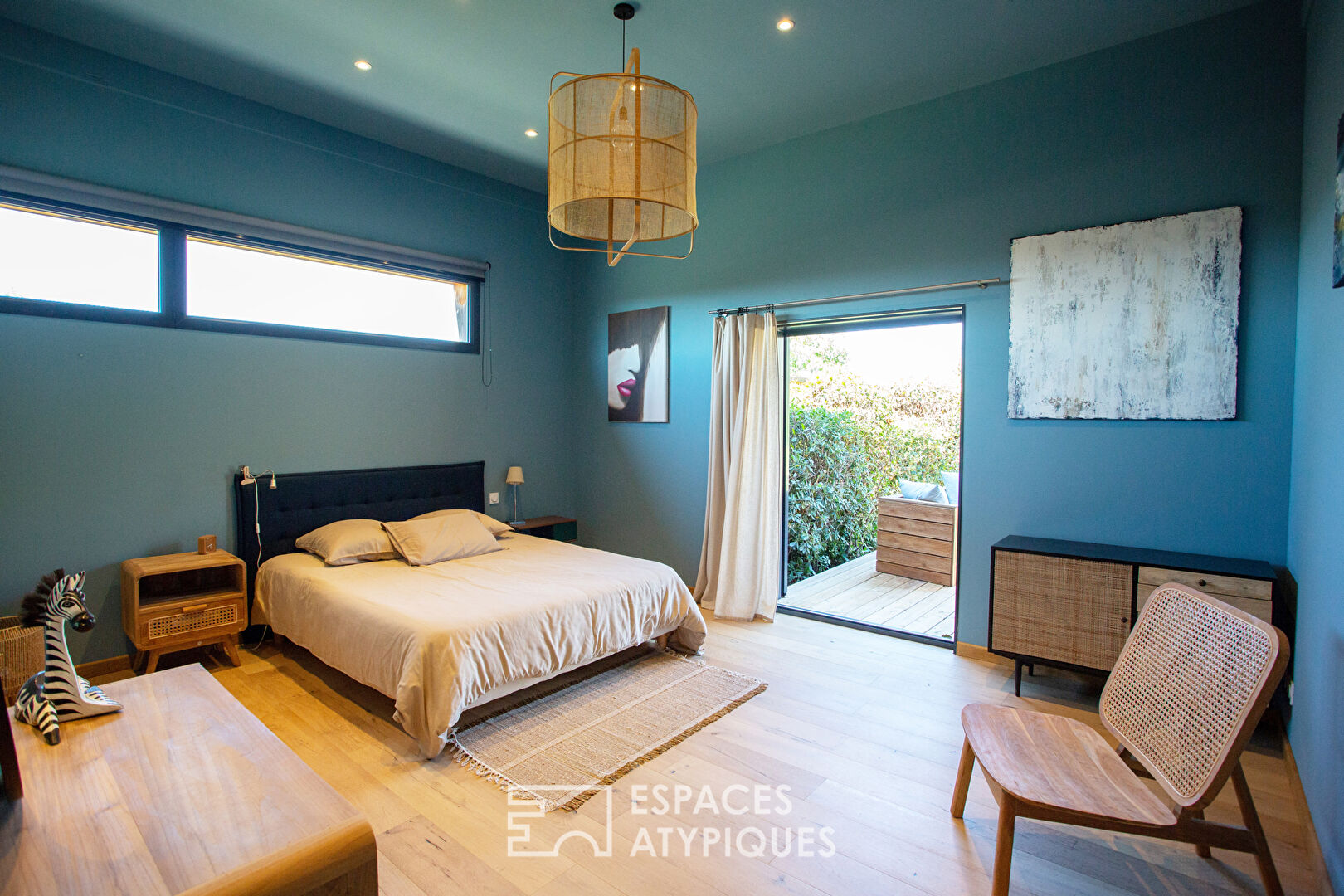 Contemporary eco-responsible wooden frame house