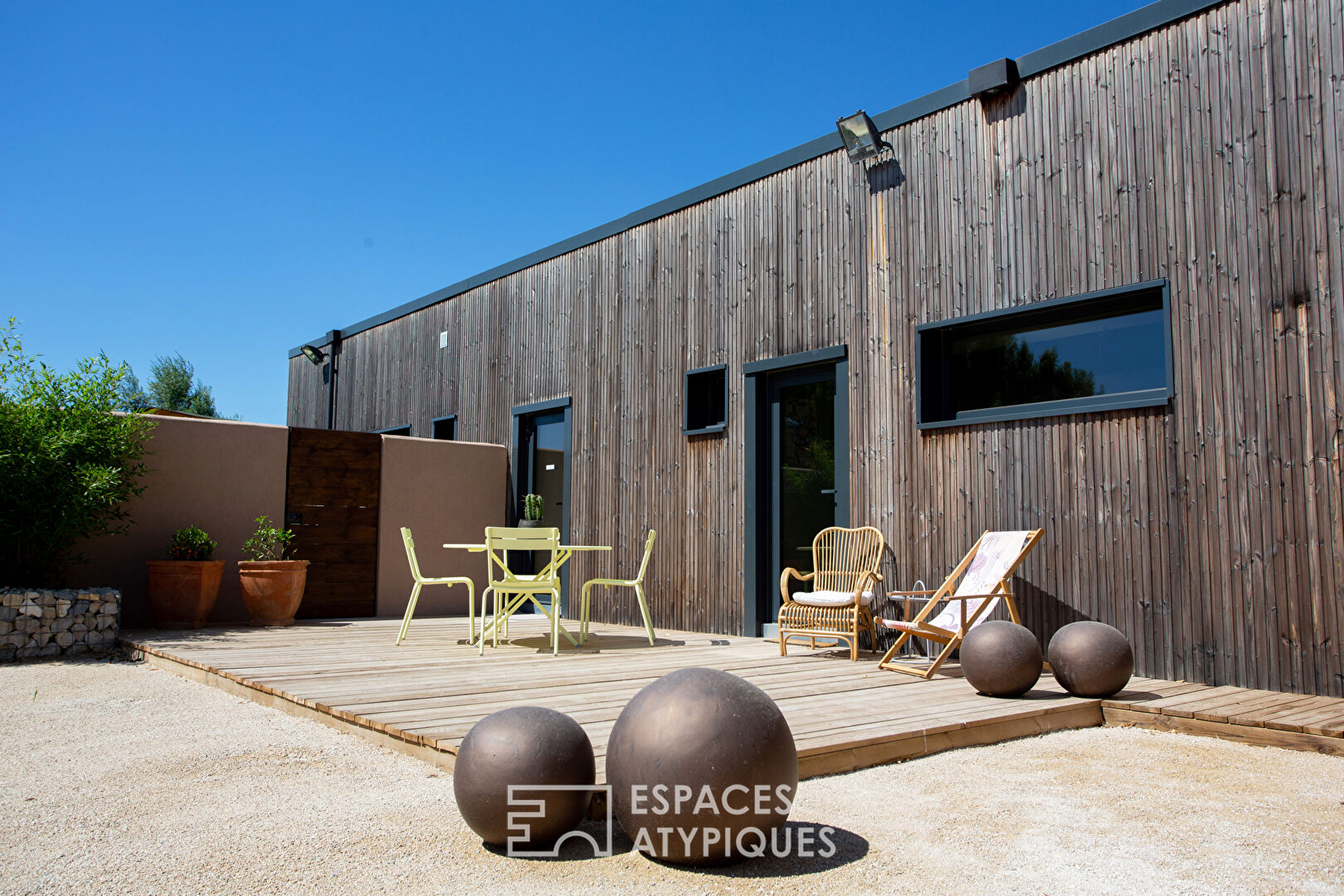 Contemporary eco-responsible wooden frame house