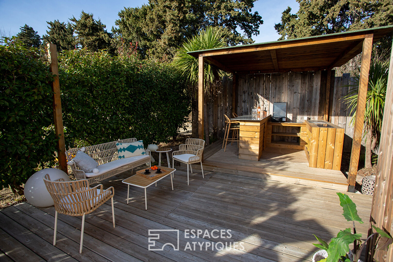 Contemporary eco-responsible wooden frame house