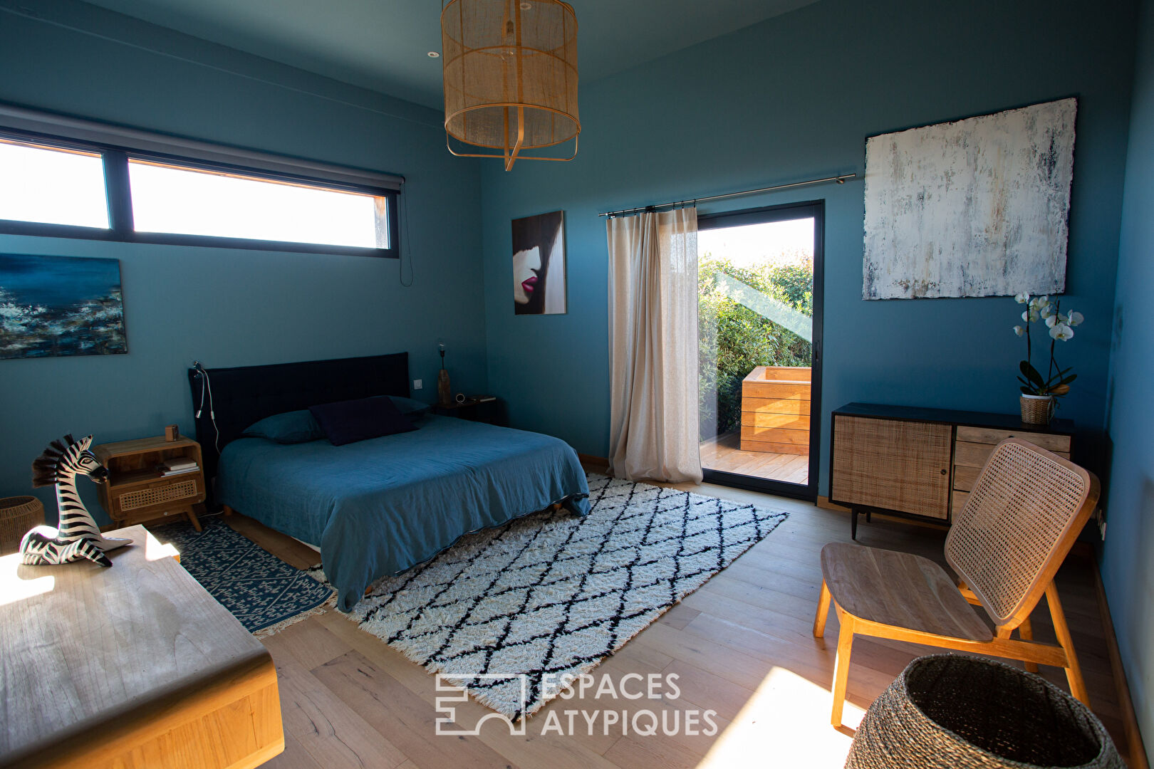 Contemporary eco-responsible wooden frame house