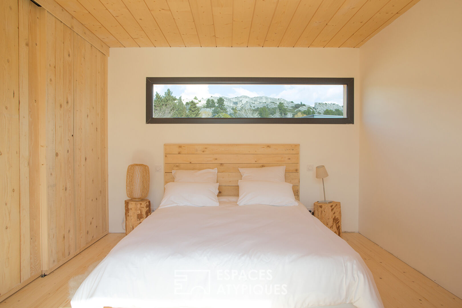 Contemporary eco-responsible wooden frame house