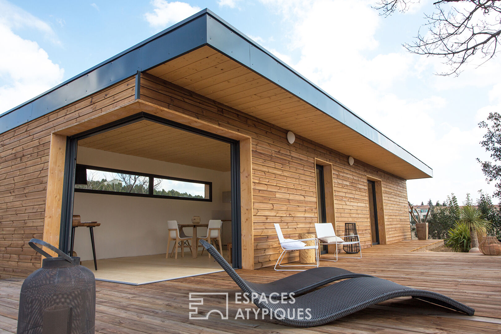 Contemporary eco-responsible wooden frame house
