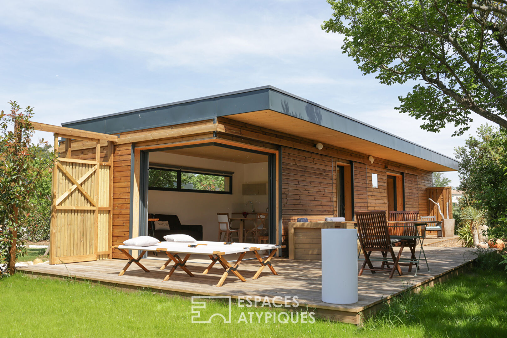 Contemporary eco-responsible wooden frame house