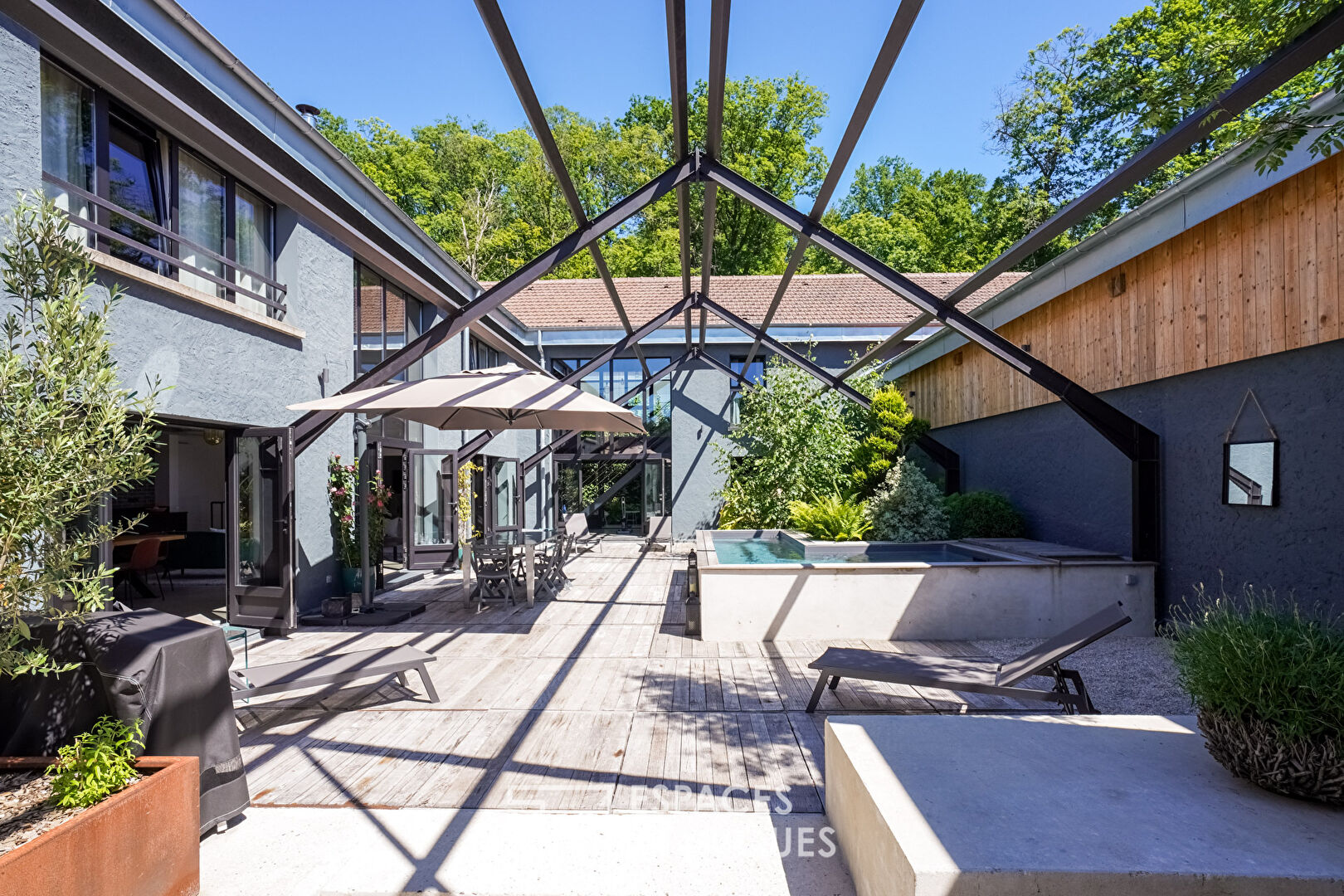 Loft avec piscine