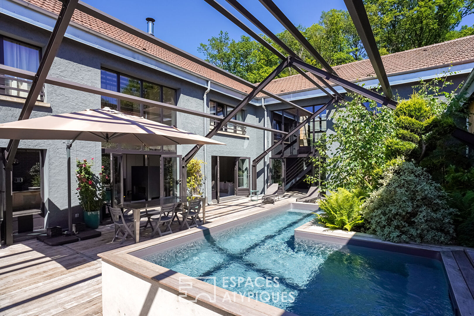 Loft avec piscine
