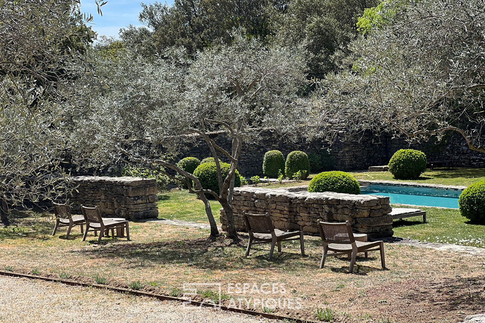 Mas provençal en pierres sèches