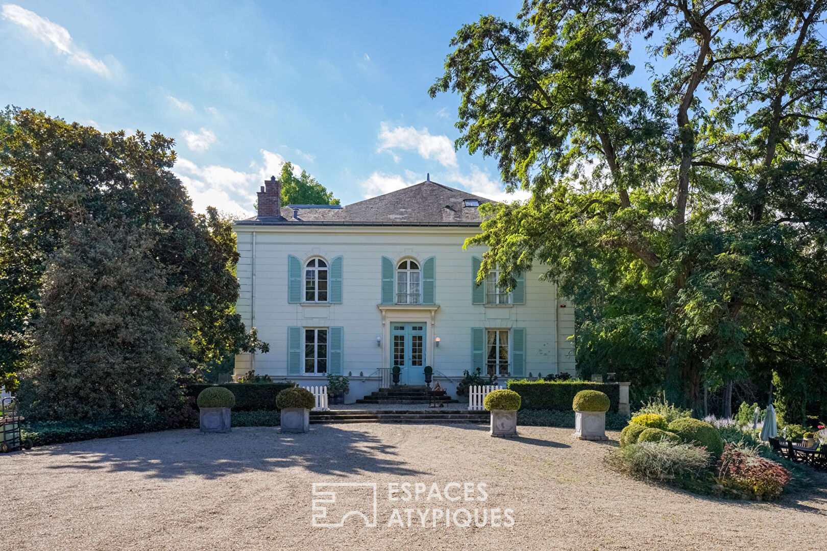 Demeure de 1930 au milieu d’un parc