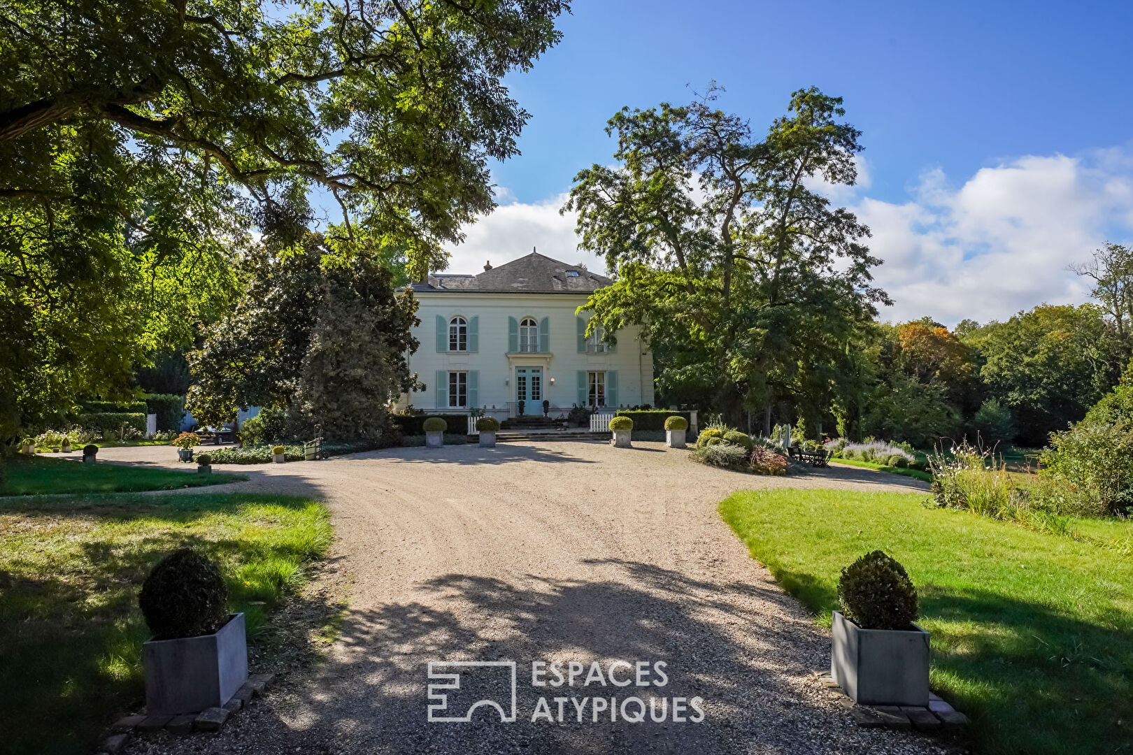 Demeure de 1930 au milieu d’un parc