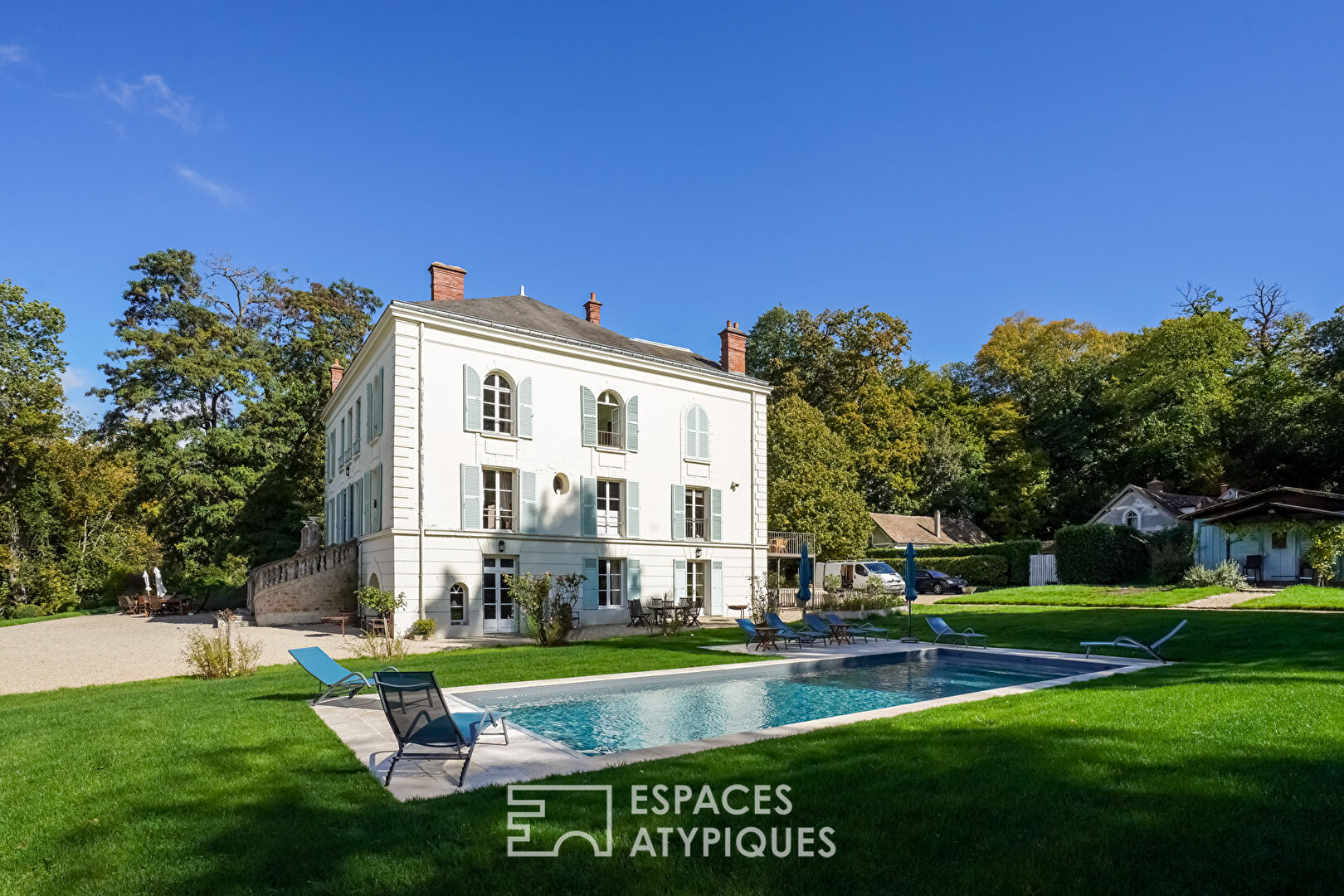 Demeure de 1930 au milieu d’un parc
