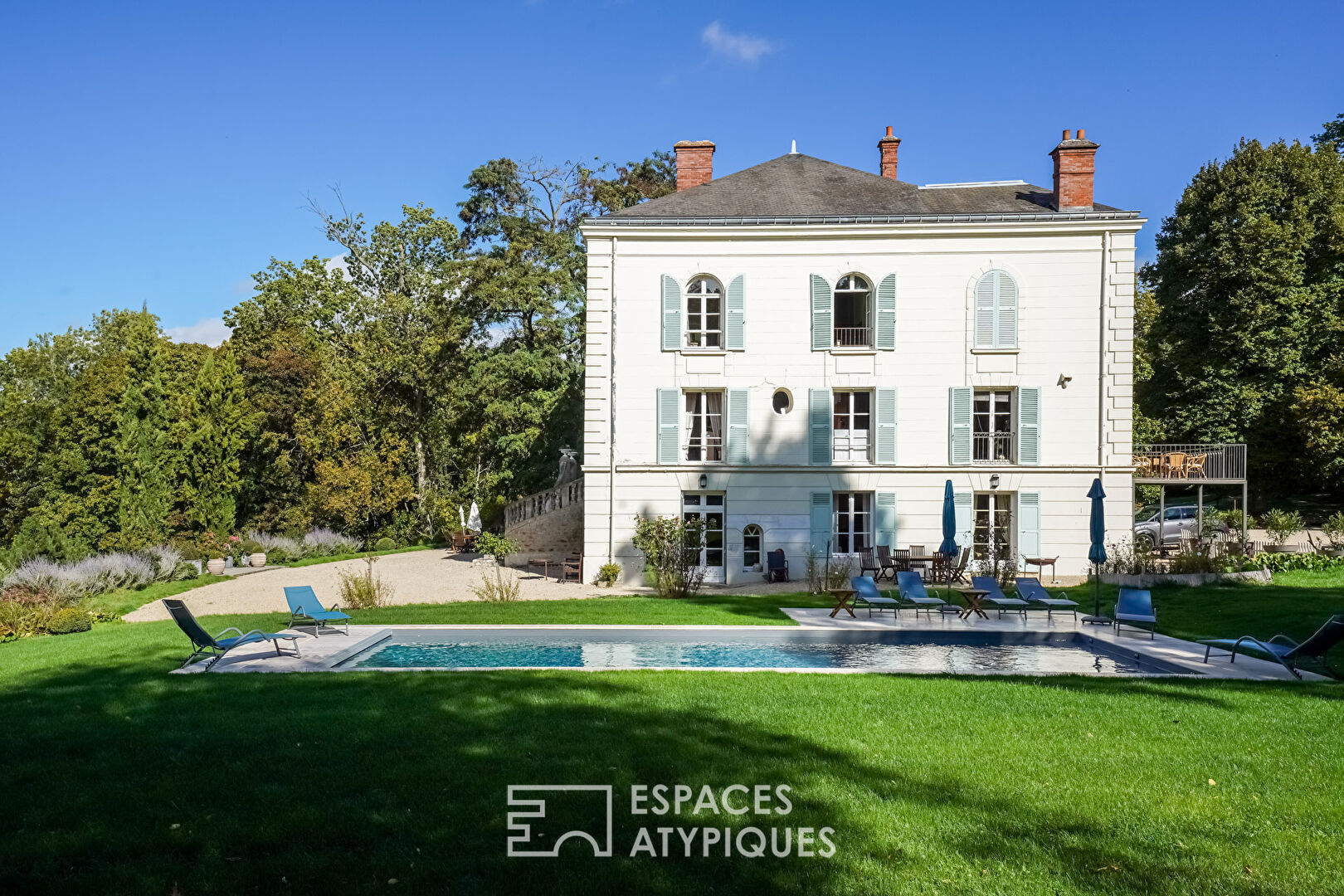Demeure de 1930 au milieu d’un parc