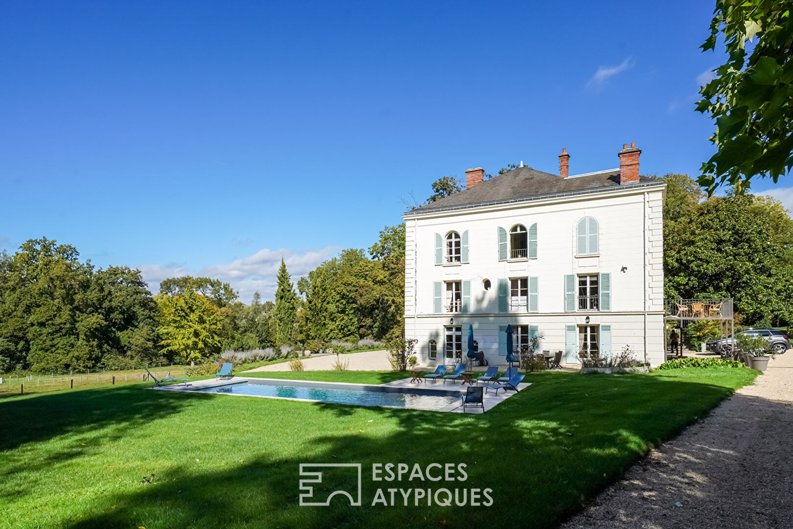 Demeure de 1930 au milieu d’un parc