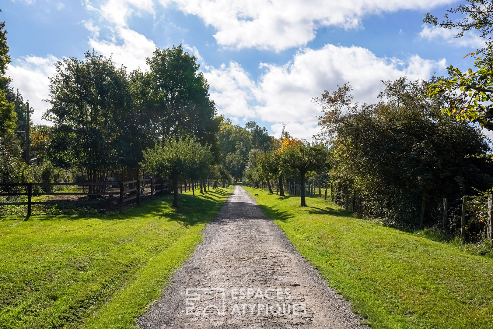 Demeure de 1930 au milieu d’un parc