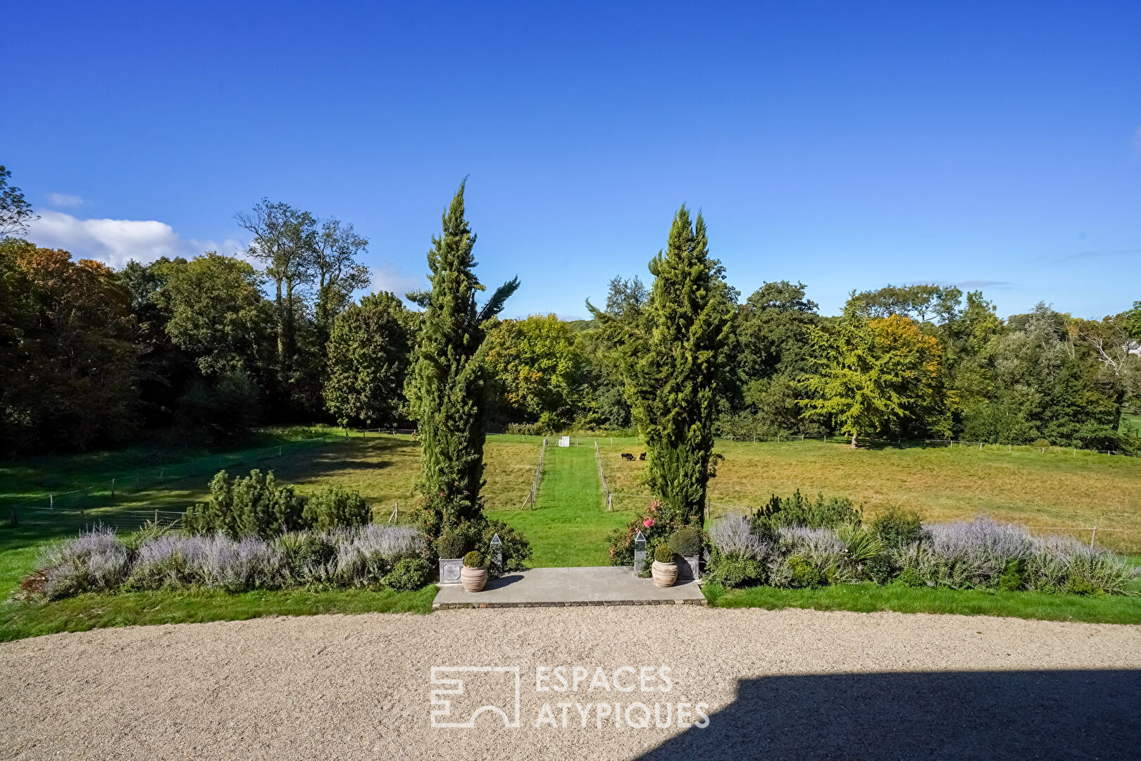 Demeure de 1930 au milieu d’un parc
