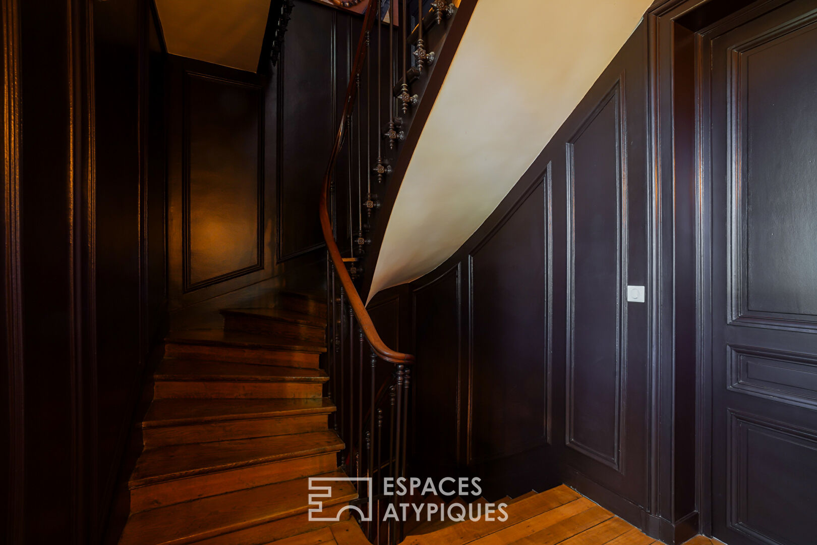 Bourgeois house with elegant decoration