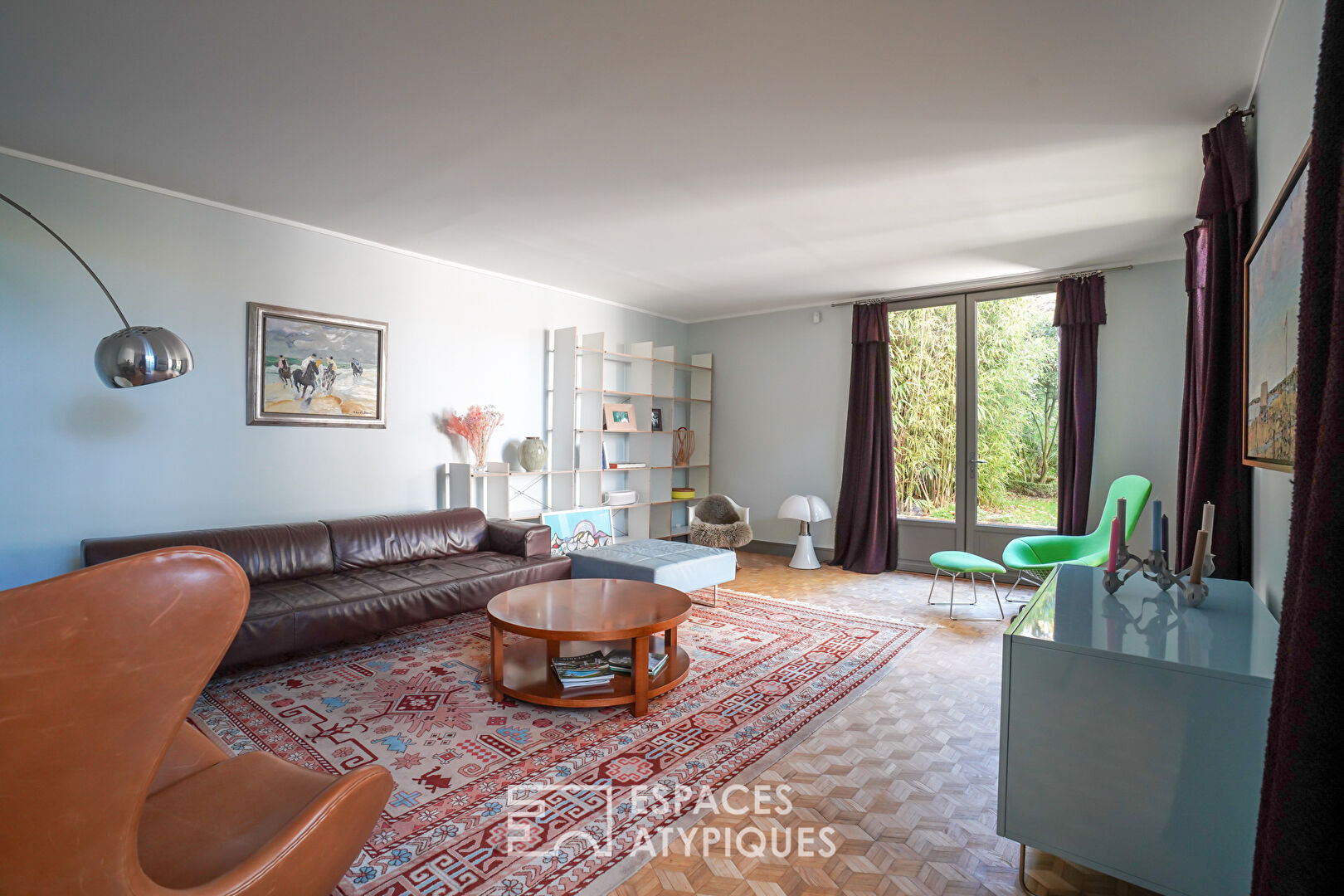 Bourgeois house with elegant decoration