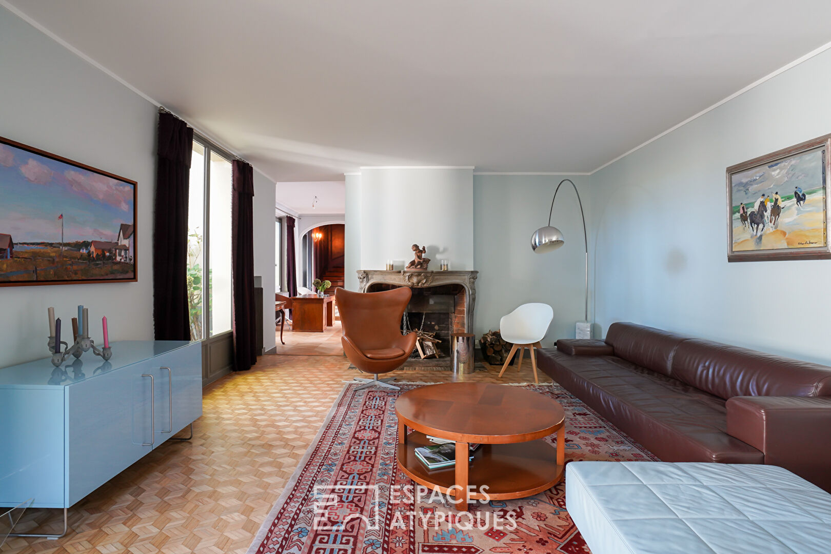 Bourgeois house with elegant decoration