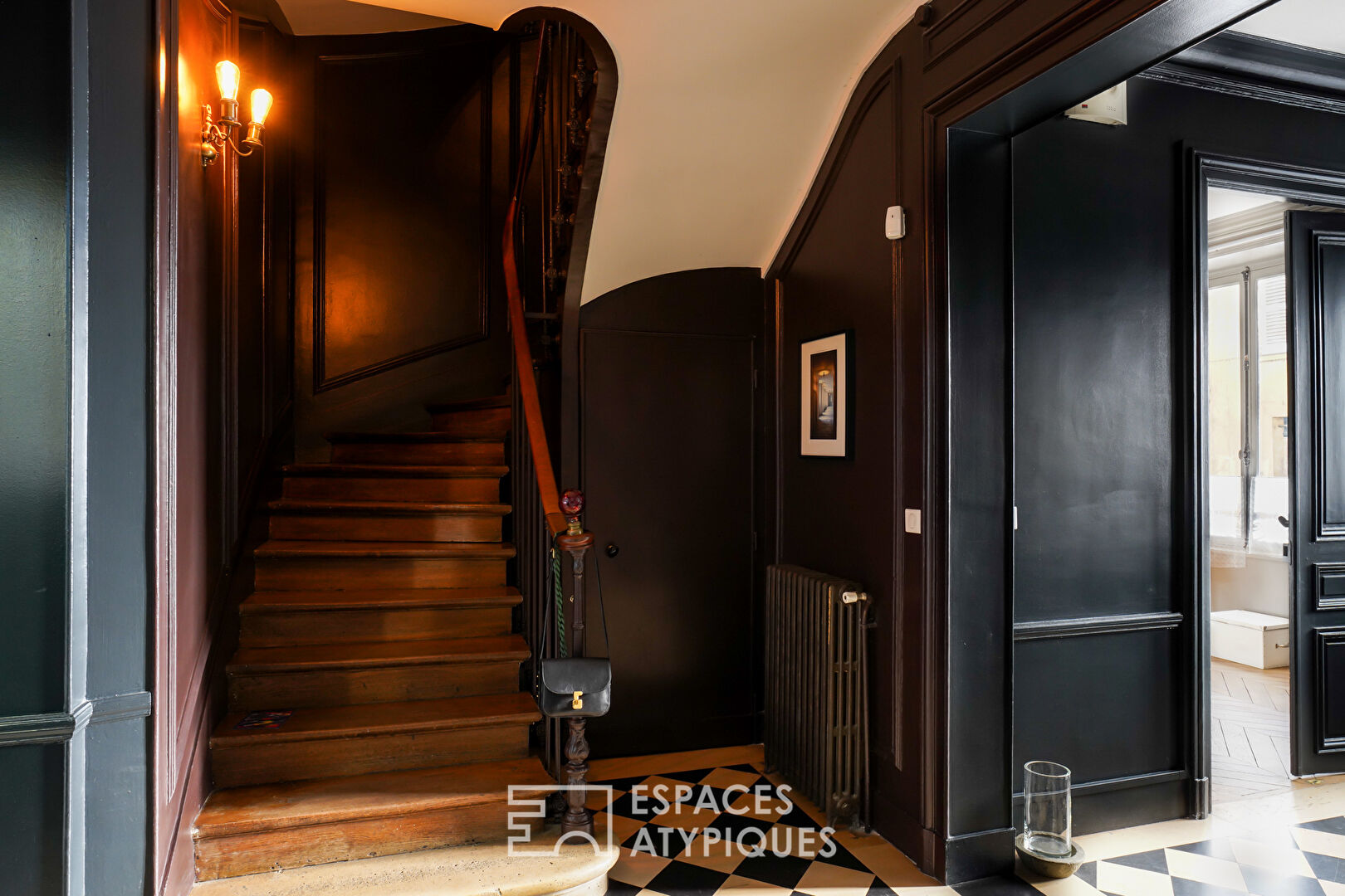 Bourgeois house with elegant decoration
