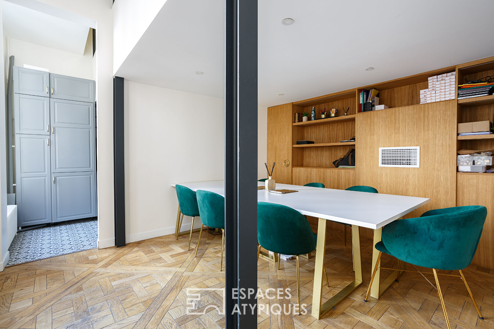 Very elegant classic space