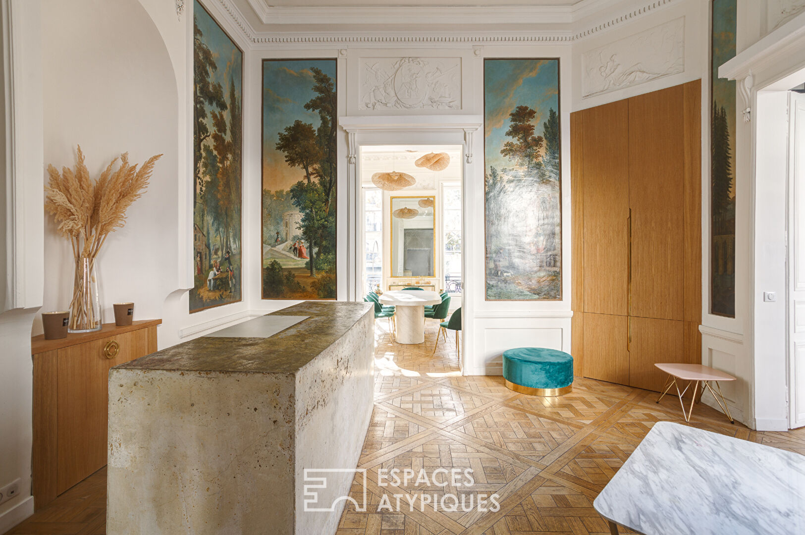 Very elegant classic space