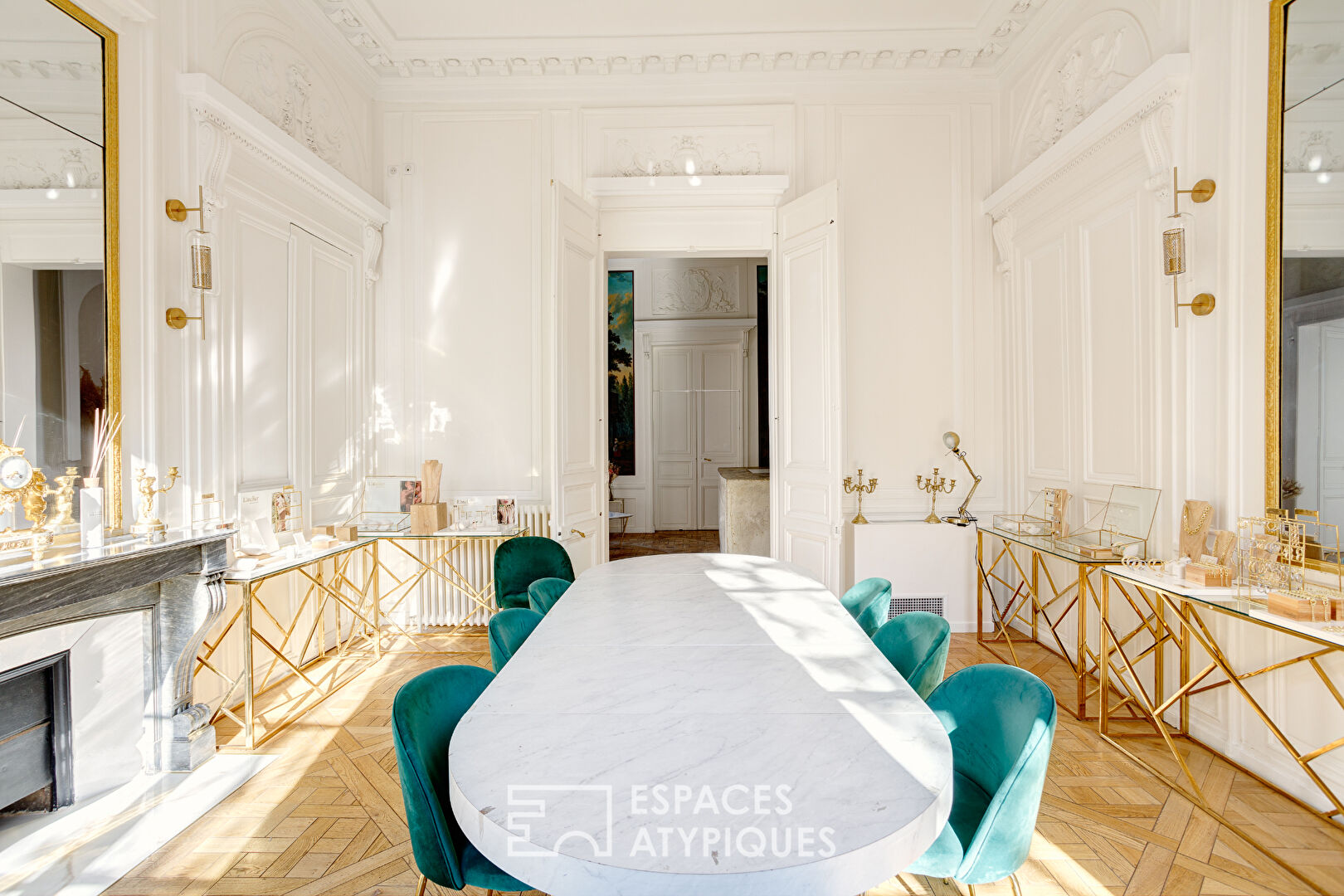 Very elegant classic space