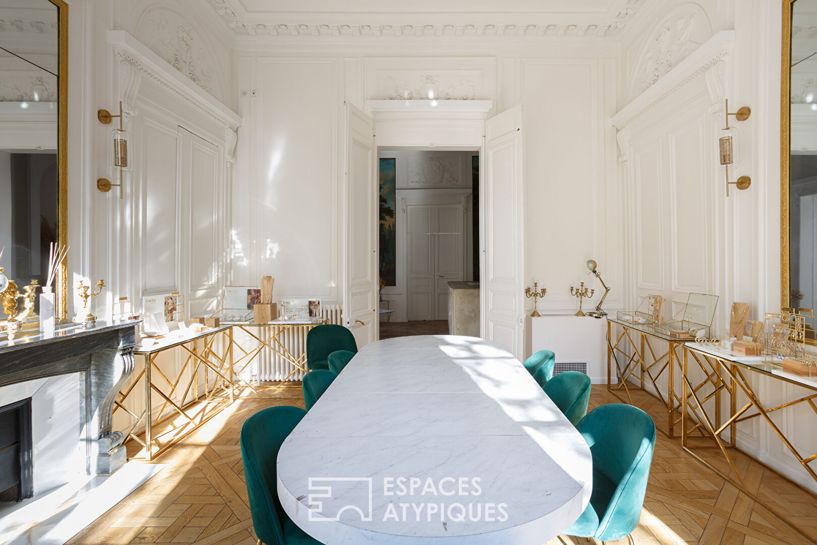 Very elegant classic space