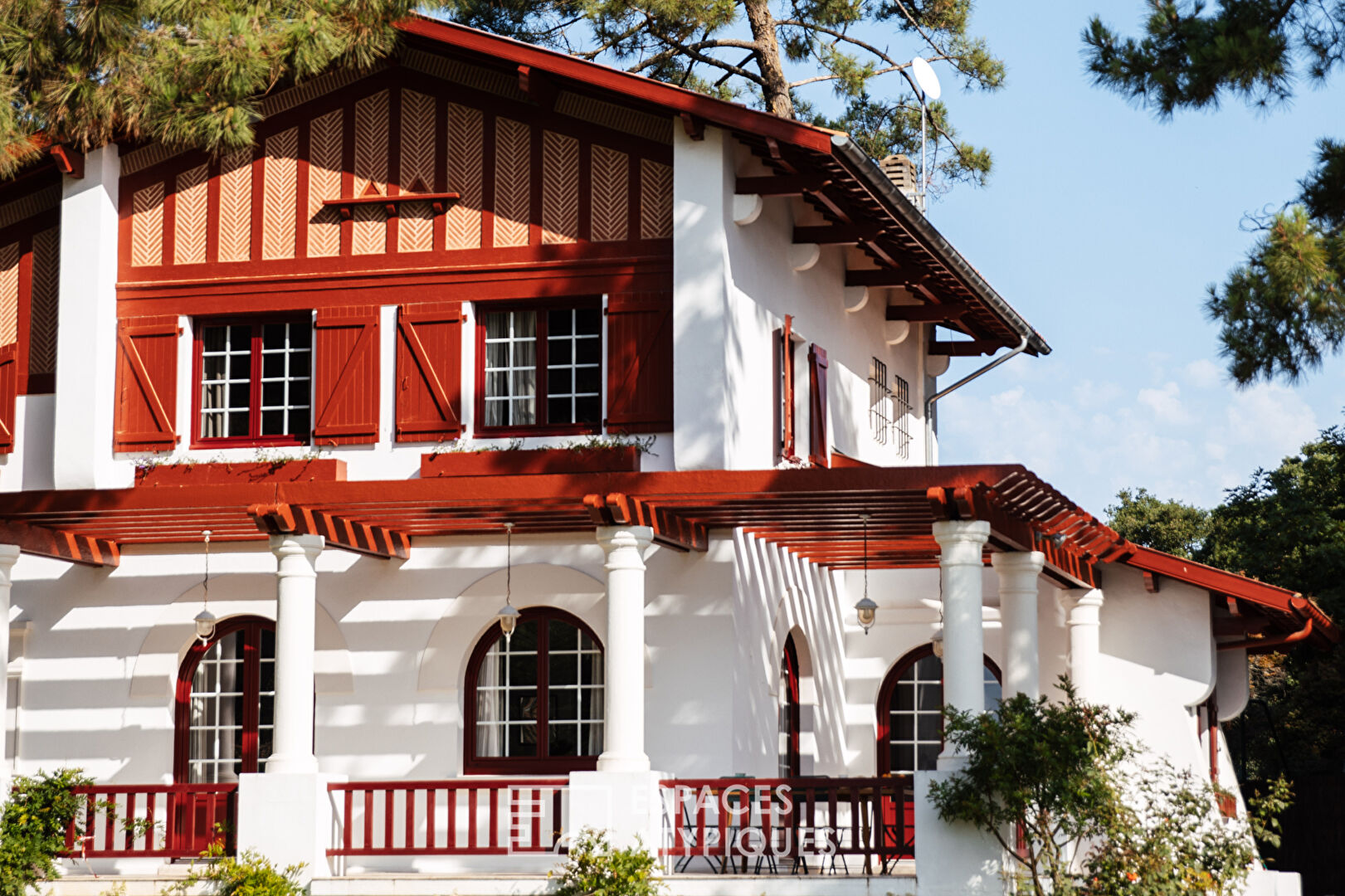 Maison landaise design au bord du lac