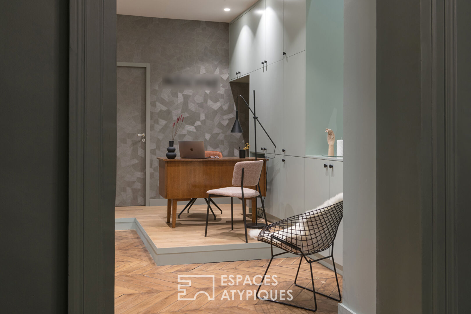 Magnificent powdered Haussmannian apartment