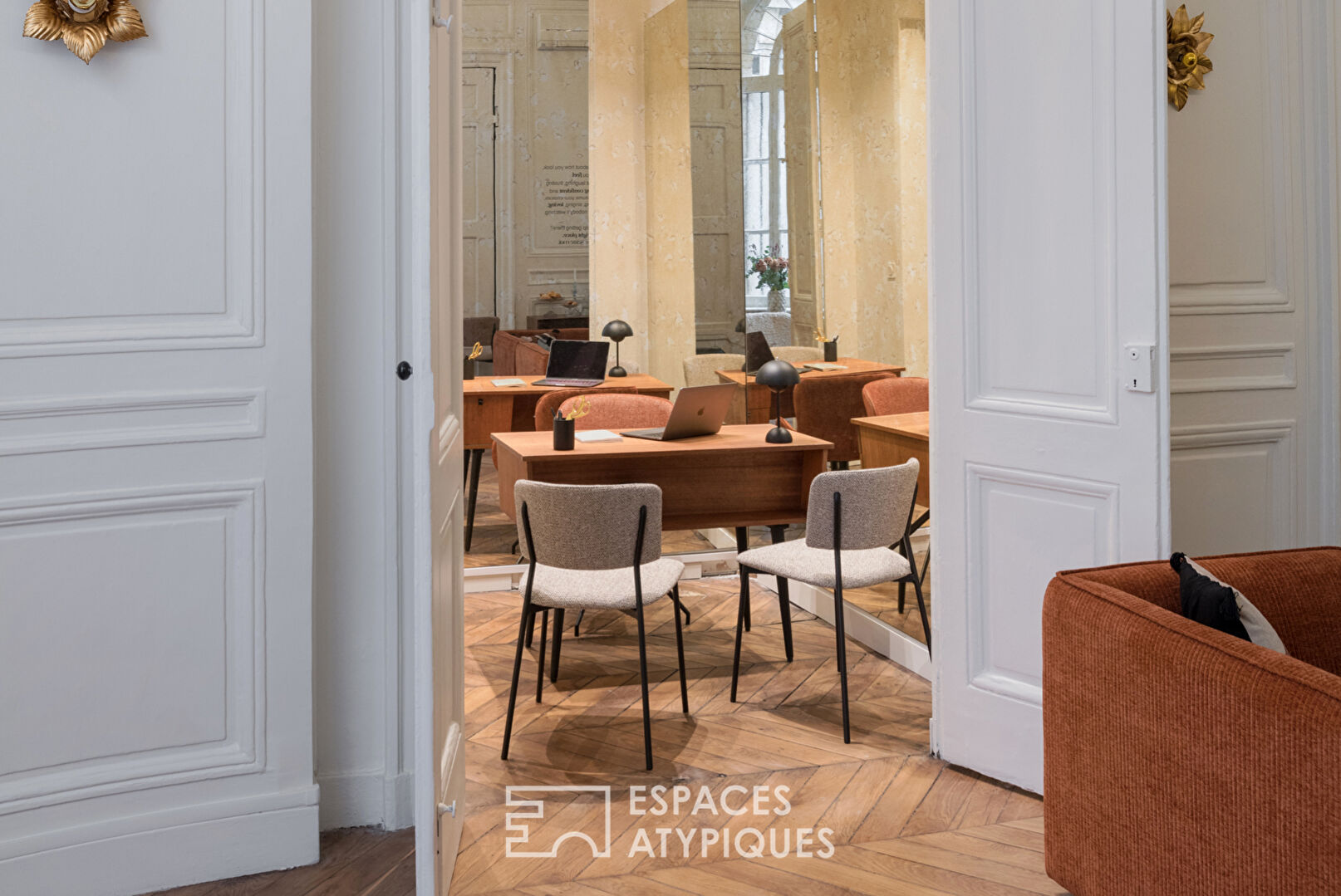 Magnificent powdered Haussmannian apartment