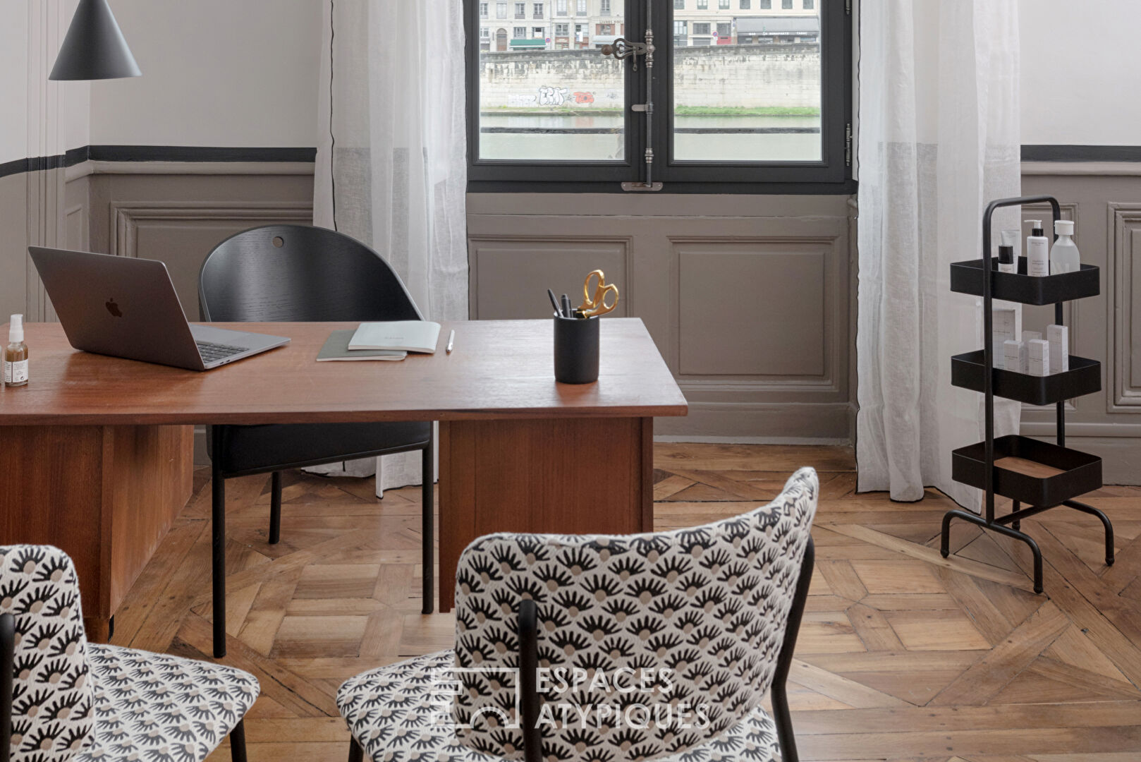 Magnificent powdered Haussmannian apartment