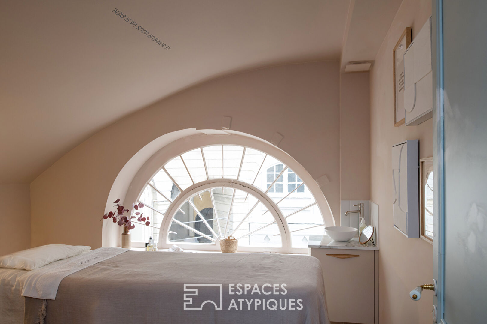 Magnificent powdered Haussmannian apartment