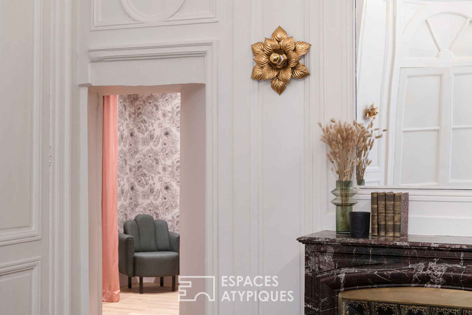 Magnificent powdered Haussmannian apartment