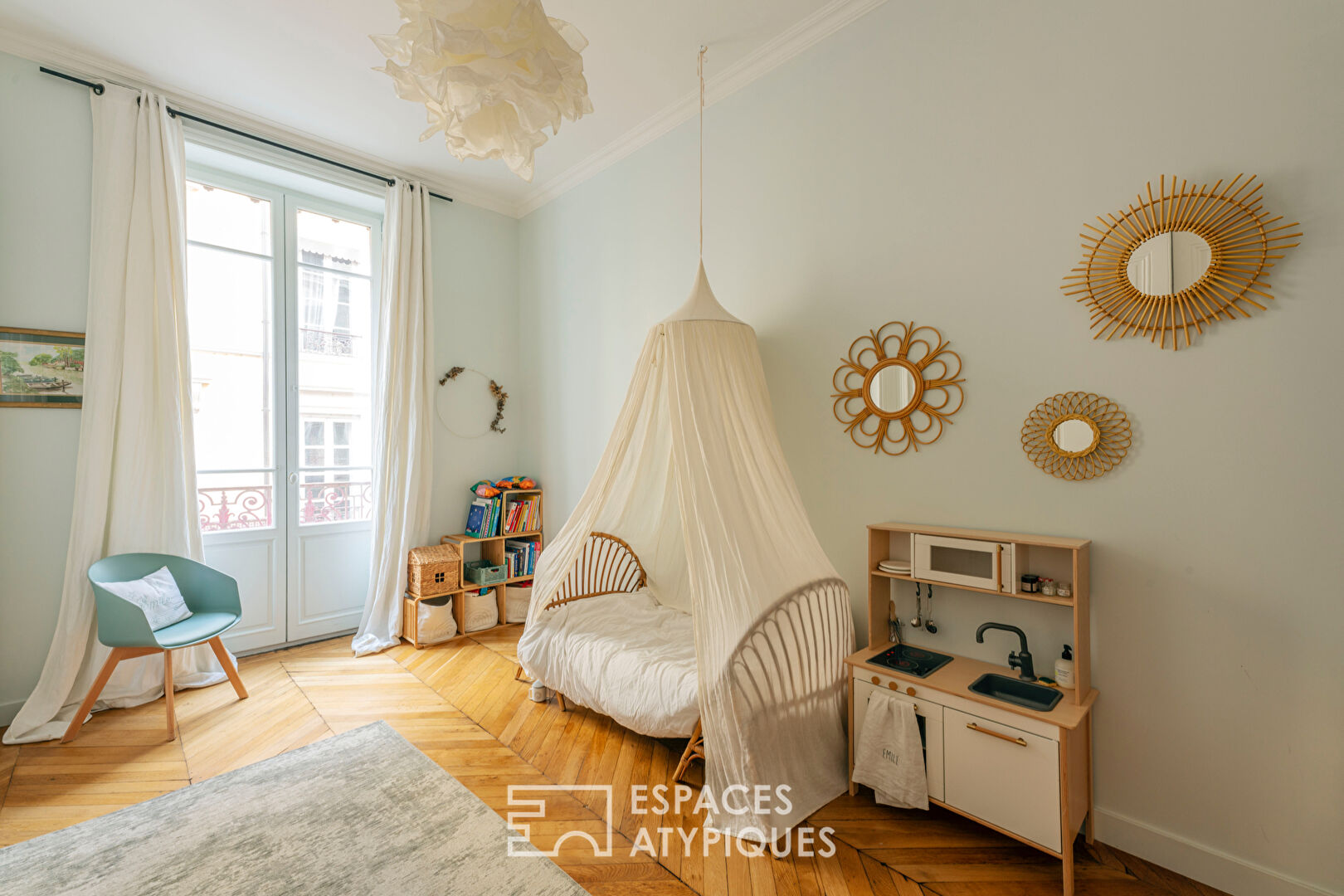 Haussmannian apartment with contemporary decoration