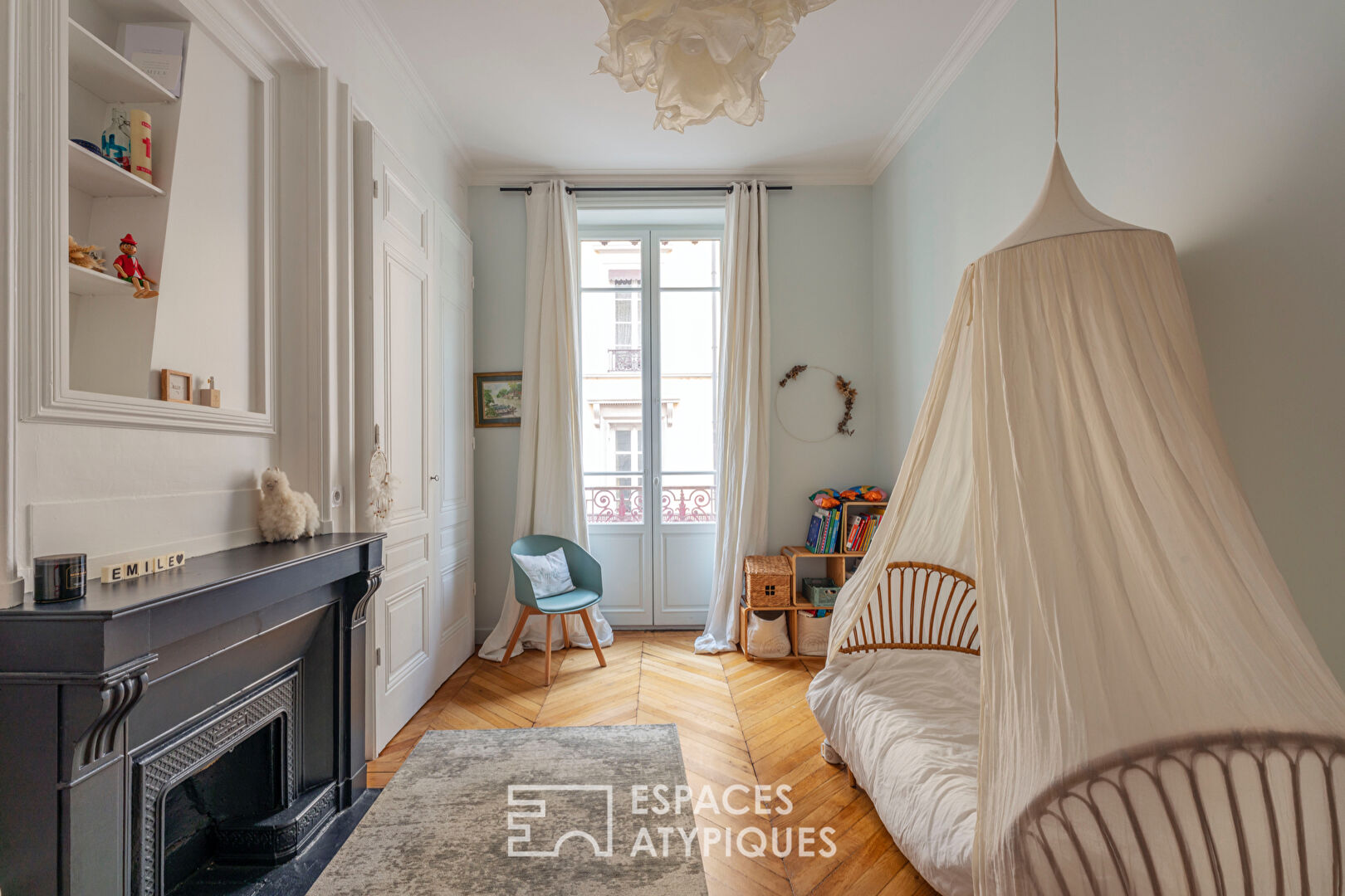 Haussmannian apartment with contemporary decoration