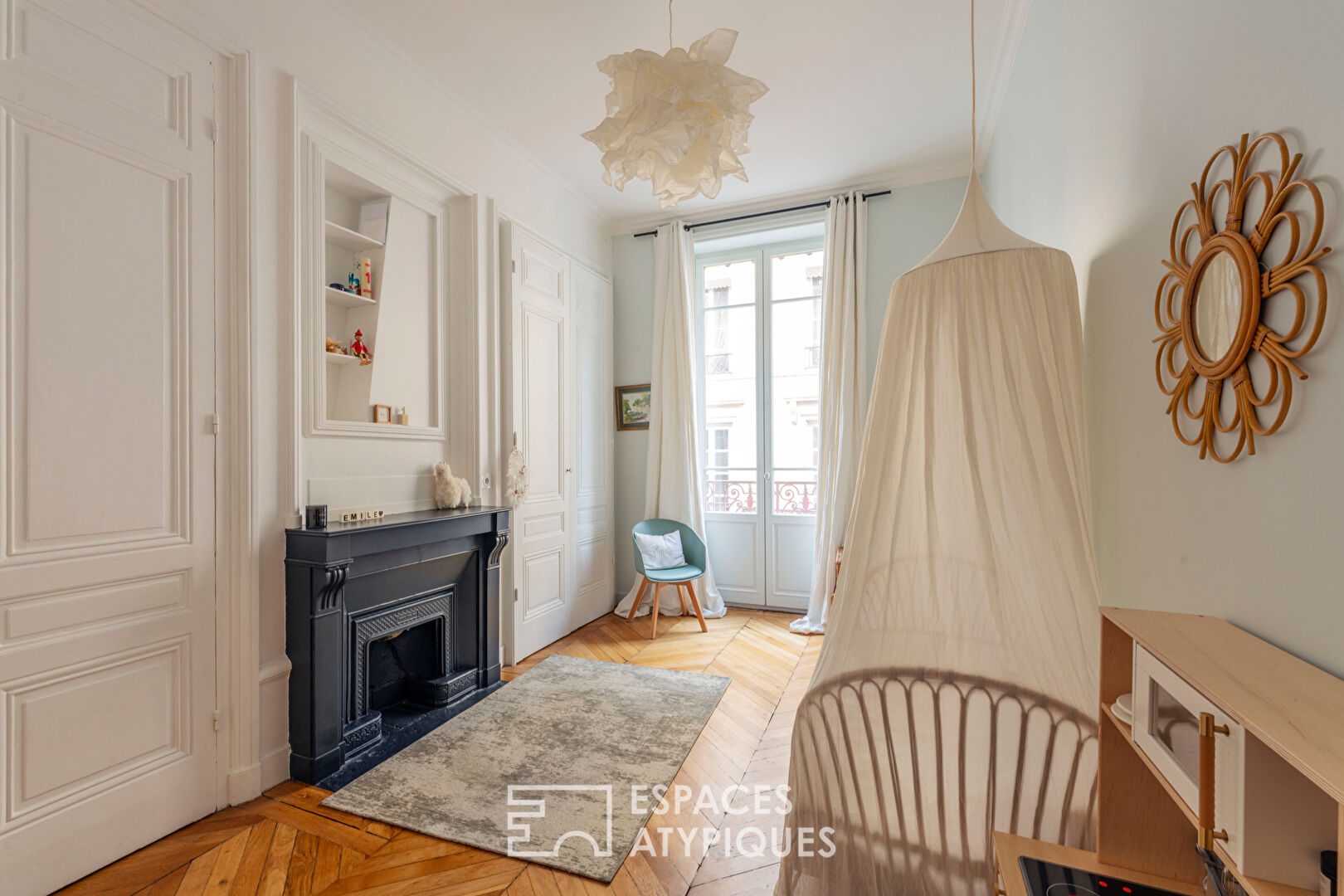 Haussmannian apartment with contemporary decoration