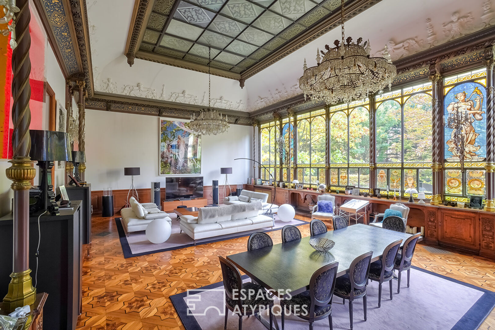 Intimate reception room