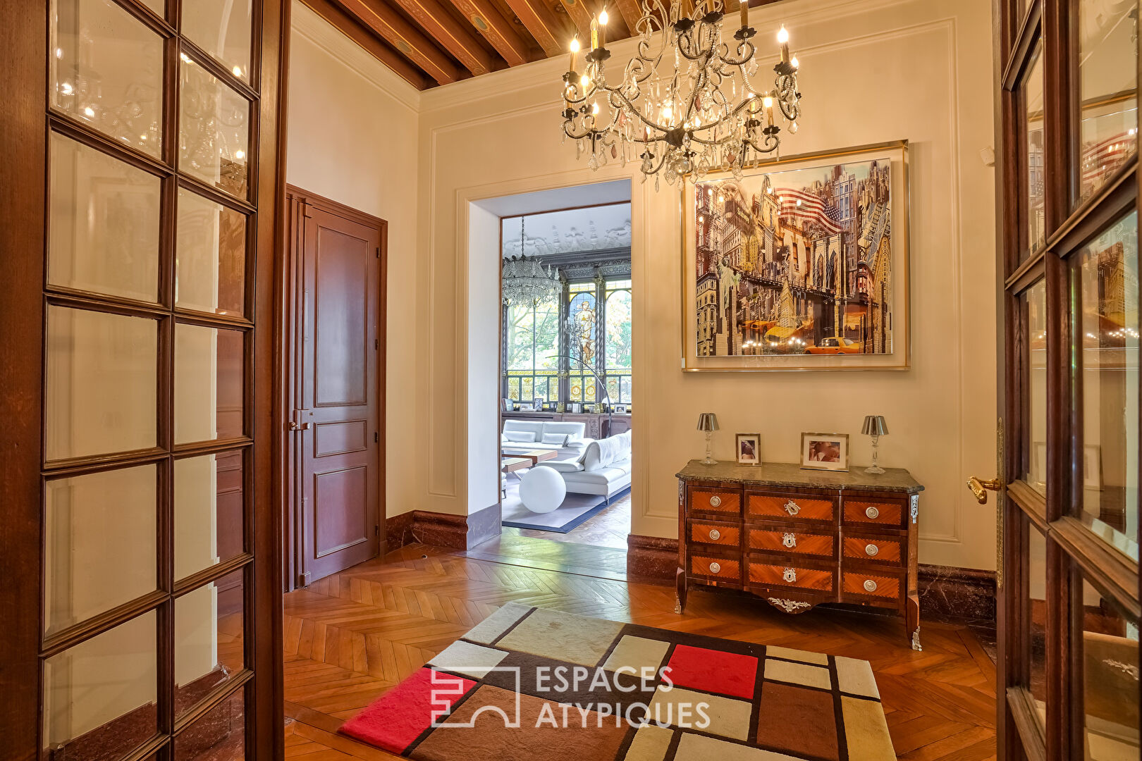 Intimate reception room