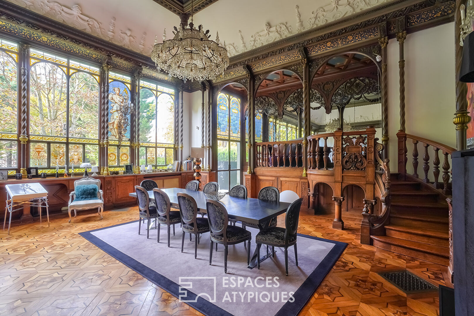 Intimate reception room