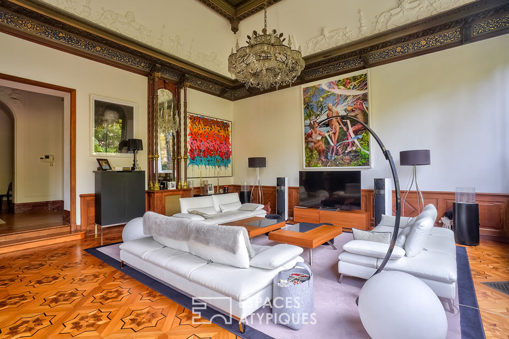 Intimate reception room