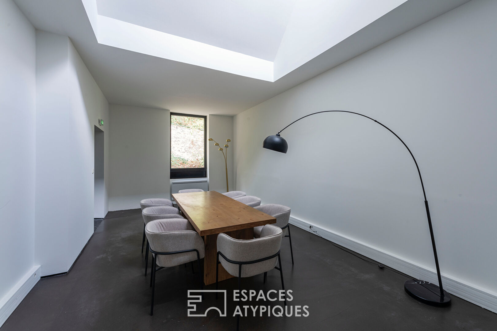Modern offices with a view of the quays of the Saône