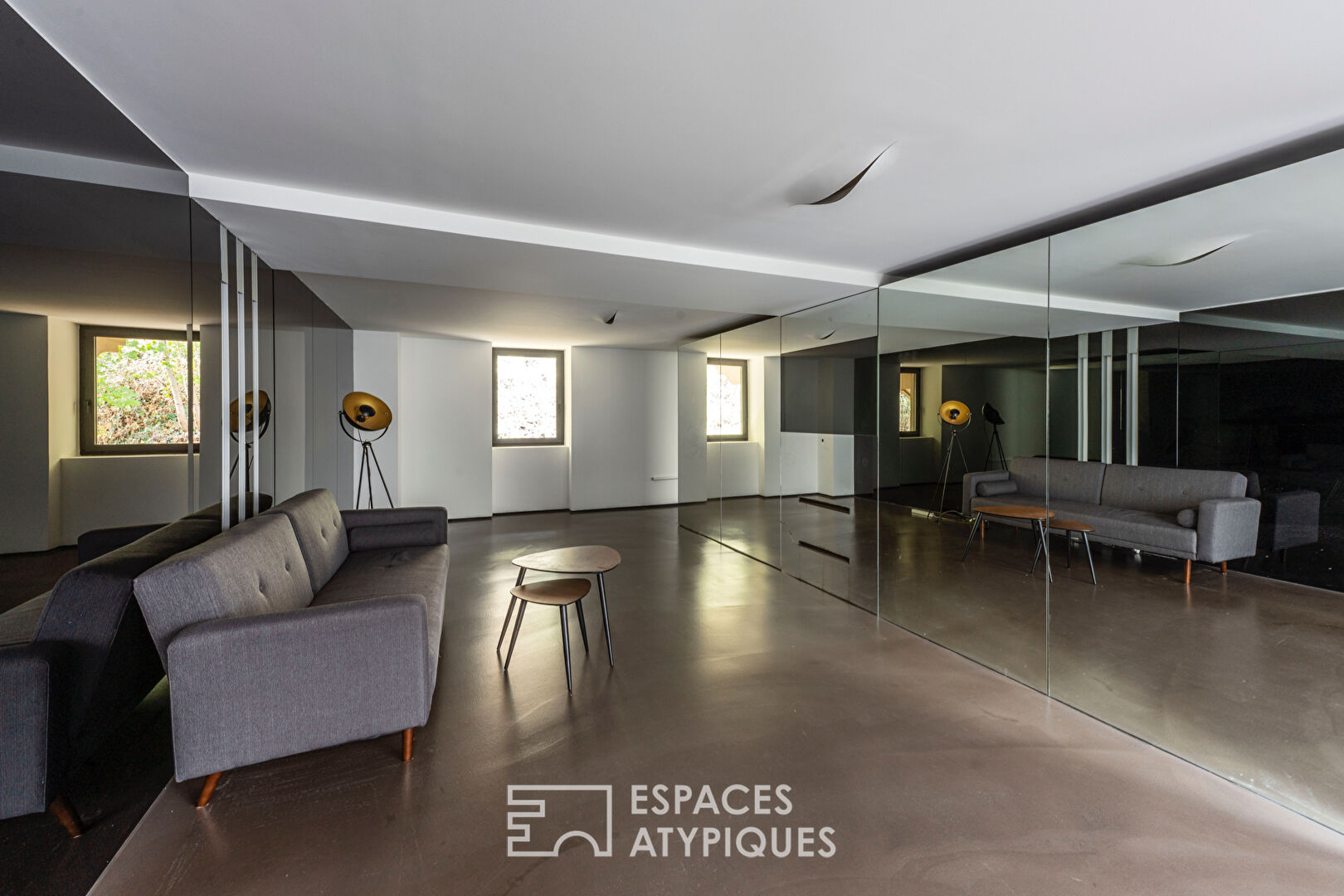 Modern offices with a view of the quays of the Saône